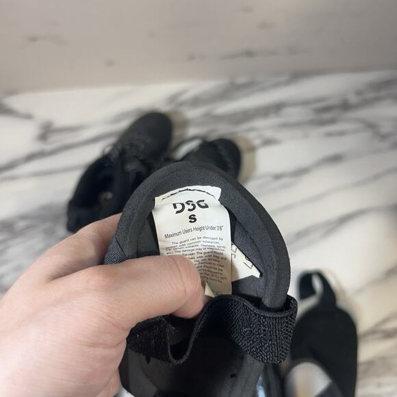 DSG Speed Viper Soccer Cleats Kids Size 13 Black With Assorted Shin Guards - Picture 5 of 6